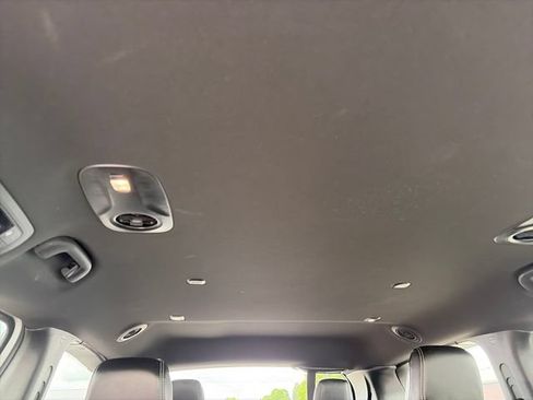 Used 2024 Chrysler Pacifica Limited FWD image 24