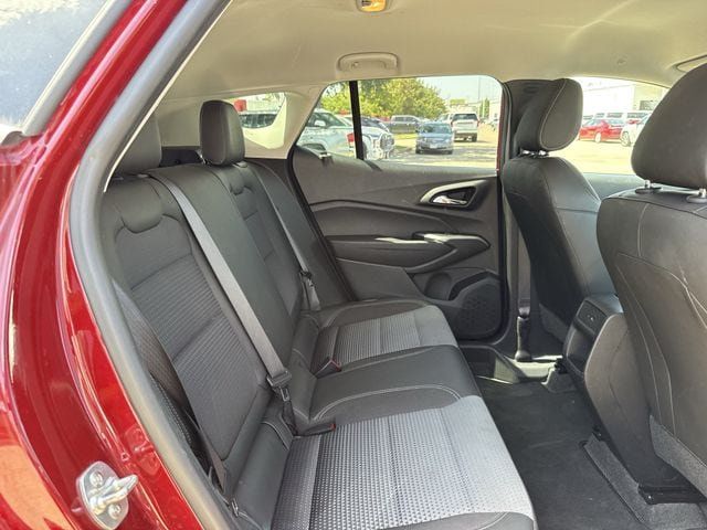 Used 2025 Chevrolet Trax LT FWD image 31