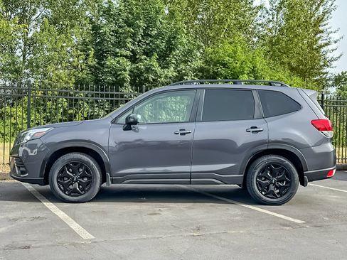 Used 2023 Subaru Forester Premium AWD/4WD image 6