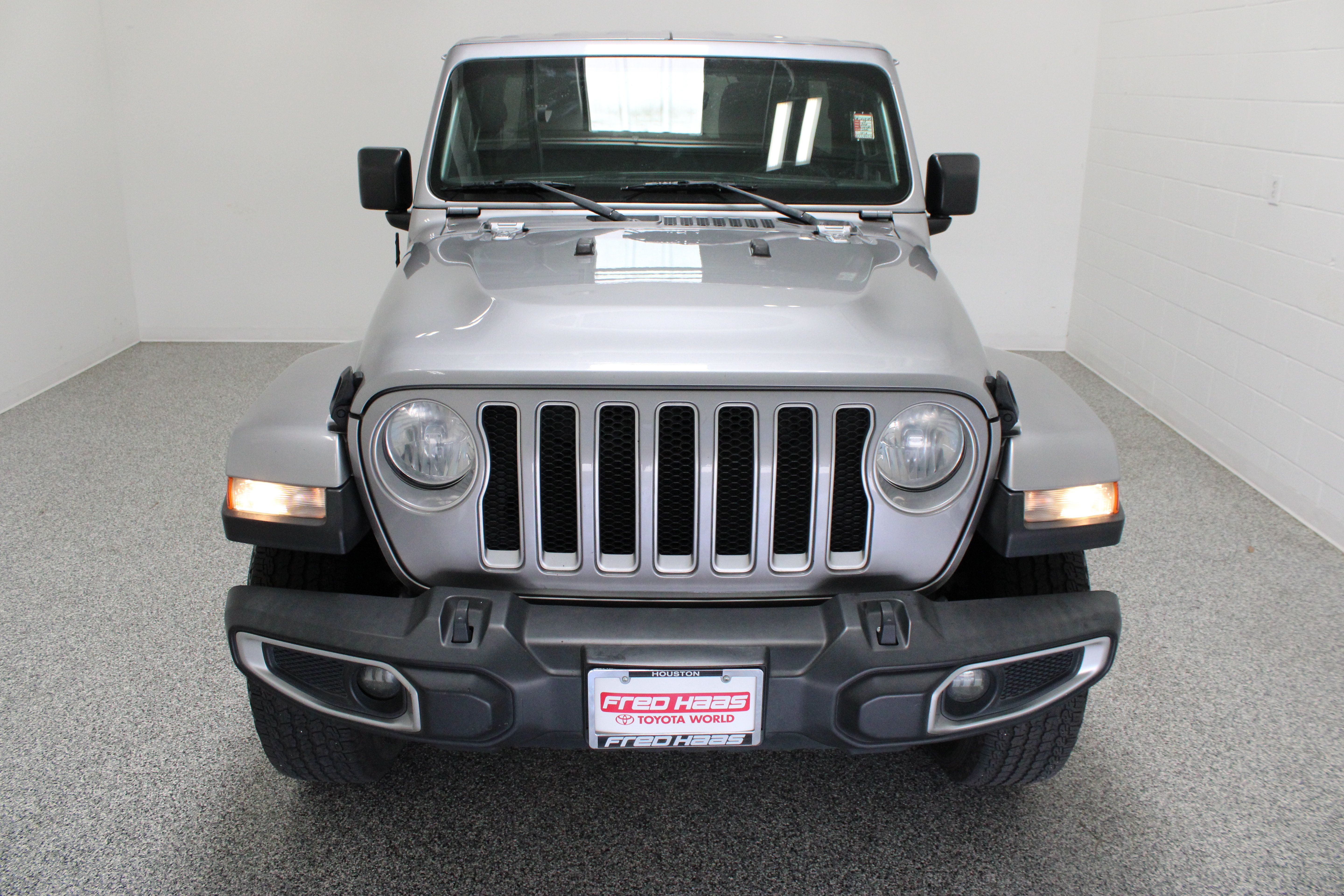 Used 2018 Jeep Wrangler Unlimited Sahara AWD/4WD image 3