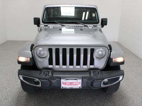 Used 2018 Jeep Wrangler Unlimited Sahara AWD/4WD image 3