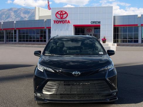 New 2026 Toyota Sienna XLE Woodland Edition AWD/4WD image 2