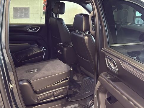Used 2021 GMC Yukon XL SLT w/ SLT Luxury Package image 15