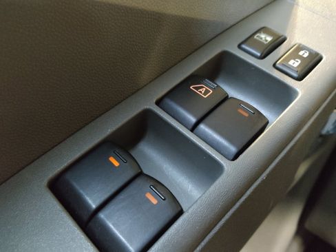 Used 2021 Nissan Frontier SV w/ Midnight Edition Floor Mats image 27