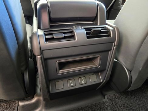 New 2026 Land Rover Defender 110 X-Dynamic SE image 9