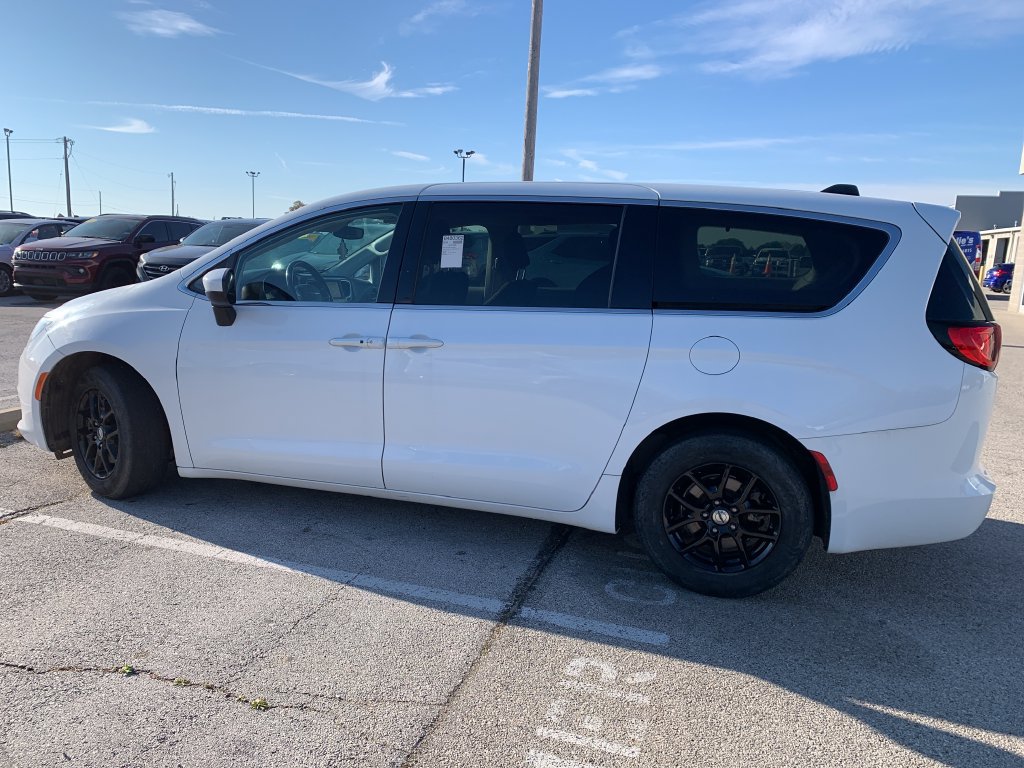Used 2021 Chrysler Voyager LX w/ Cold Weather Group FWD image 3