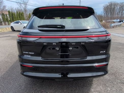 Certified 2025 Toyota Crown Signia image 6