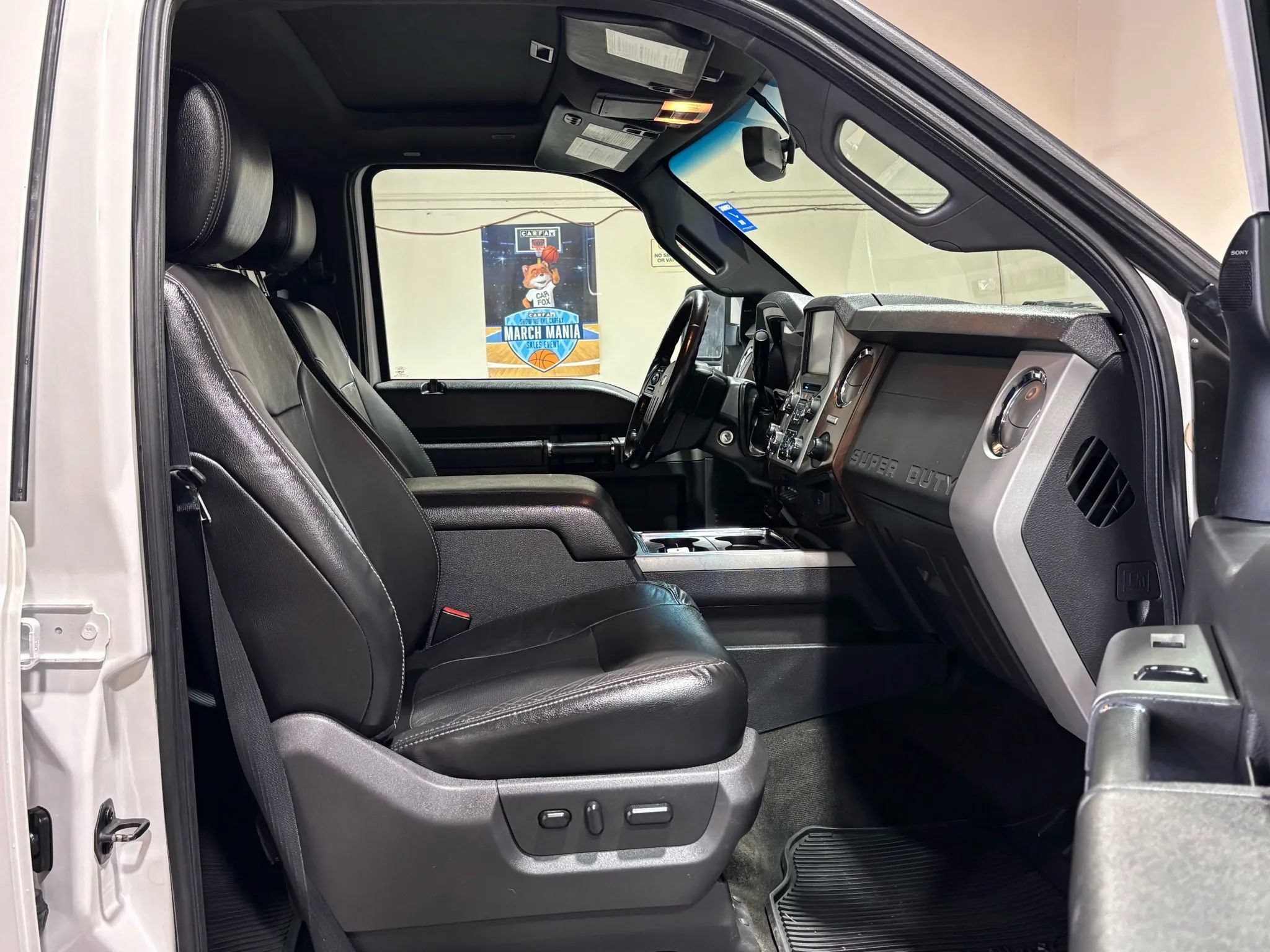 Used 2016 Ford F250 Lariat w/ Lariat Ultimate Package AWD/4WD image 16