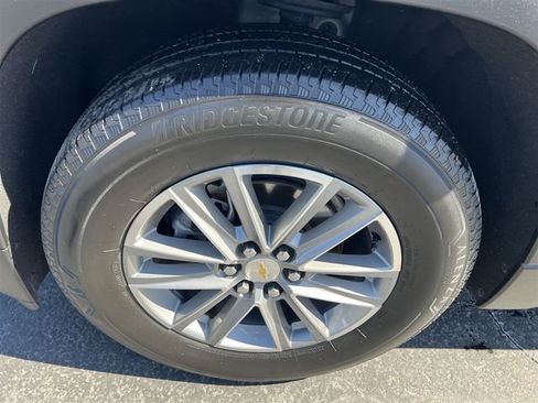 Used 2023 Chevrolet Traverse LT image 21