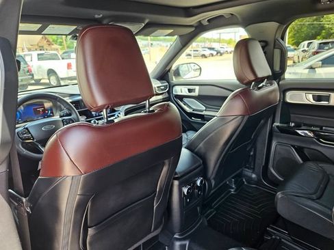 Used 2024 Ford Explorer Platinum w/ Technology Package AWD/4WD image 24