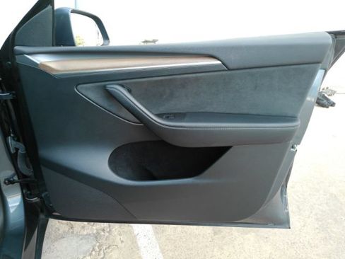 Used 2023 Tesla Model Y AWD image 18