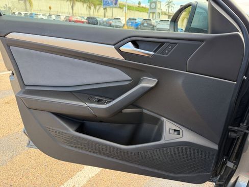 Used 2025 Volkswagen Jetta SE image 18