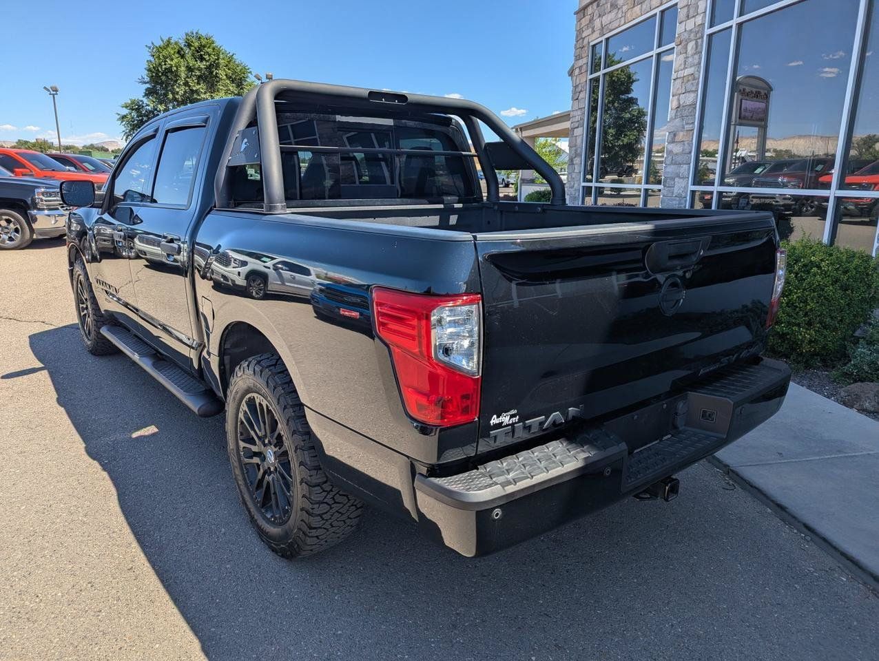 Used 2019 Nissan Titan SV w/ SV Convenience Package AWD/4WD image 3