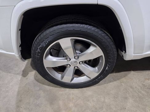 Used 2014 Jeep Grand Cherokee Overland AWD/4WD image 23