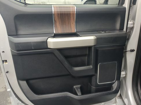 Used 2017 Ford F150 Lariat image 29