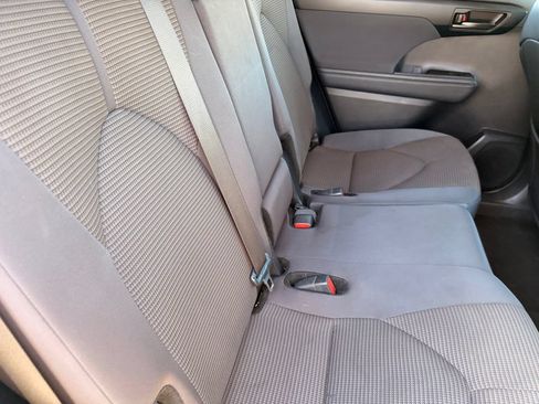 Used 2024 Toyota Highlander LE AWD/4WD image 14