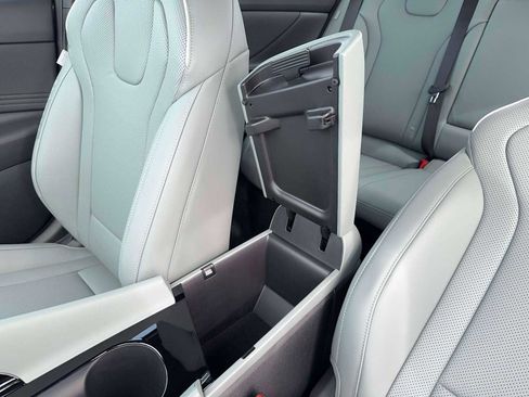 New 2026 Hyundai Elantra Limited image 18