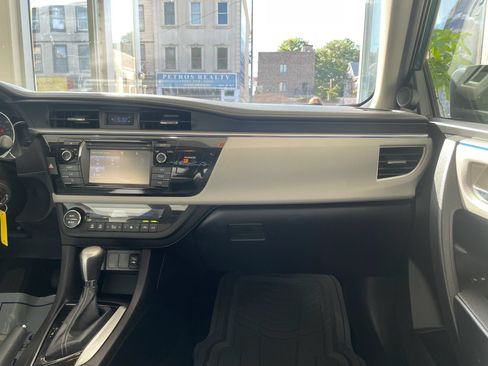 Used 2015 Toyota Corolla LE FWD image 25