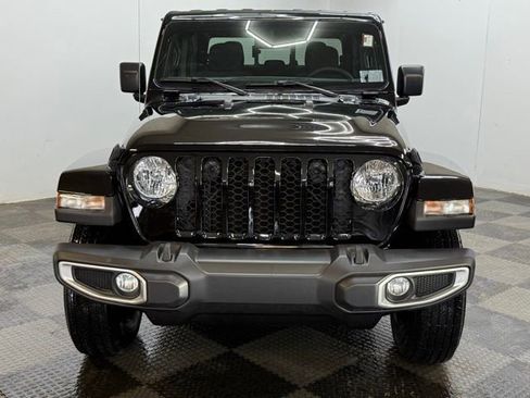 Used 2023 Jeep Gladiator Sport image 7