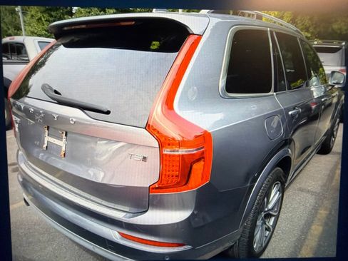 Used 2019 Volvo XC90 T5 Momentum w/ Multimedia Package AWD/4WD image 3