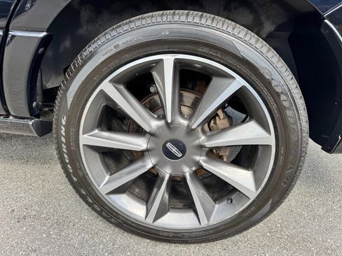 Used 2016 Lincoln Navigator Reserve image 11