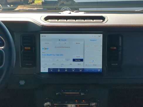 Used 2024 Ford Bronco Badlands AWD/4WD image 16