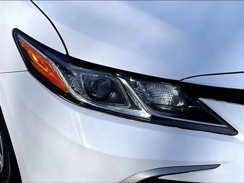 Used 2022 Toyota Camry LE image 32