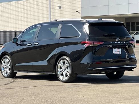 Certified 2023 Toyota Sienna Platinum FWD image 7