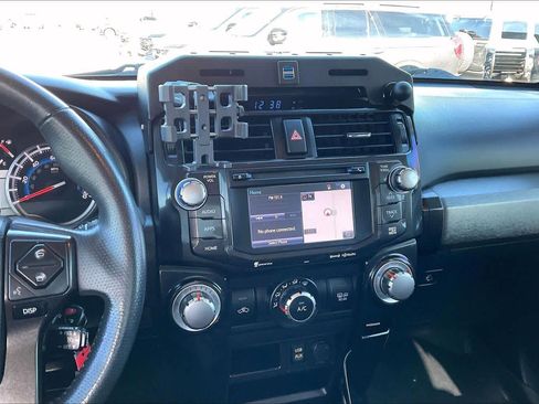 Used 2018 Toyota 4Runner TRD Off-Road image 6