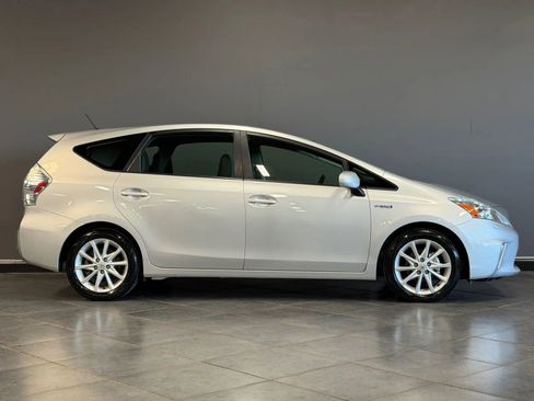 Used 2012 Toyota Prius V Five image 4