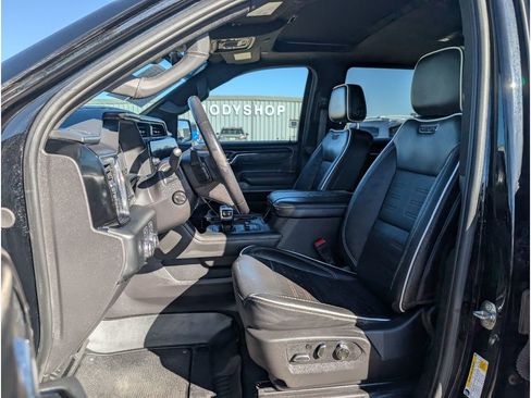 Used 2024 GMC Sierra 1500 AT4X image 9