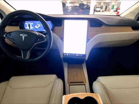 Used 2018 Tesla Model X 75D image 15