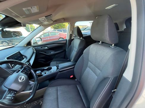 Used 2025 Nissan Rogue SV FWD image 38