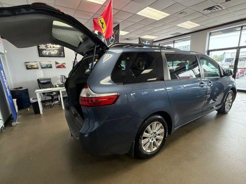 Used 2016 Toyota Sienna XLE w/ XLE Navigation Package AWD/4WD image 12