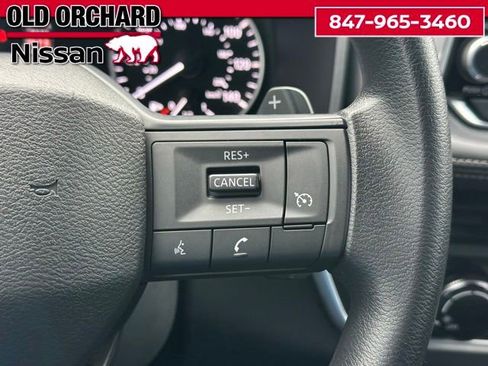 Used 2025 Nissan Rogue S AWD/4WD image 18