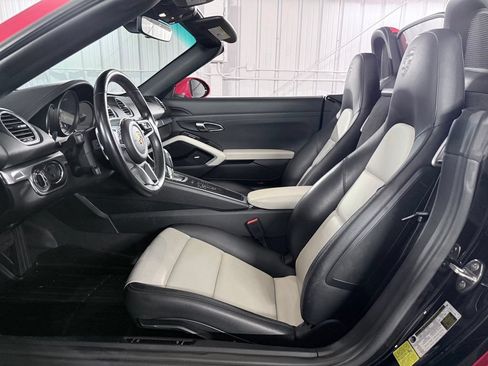 Used 2018 Porsche 718 Boxster RWD image 16