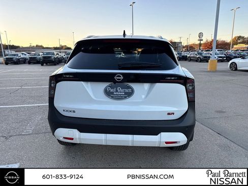 New 2026 Nissan Kicks SR image 10