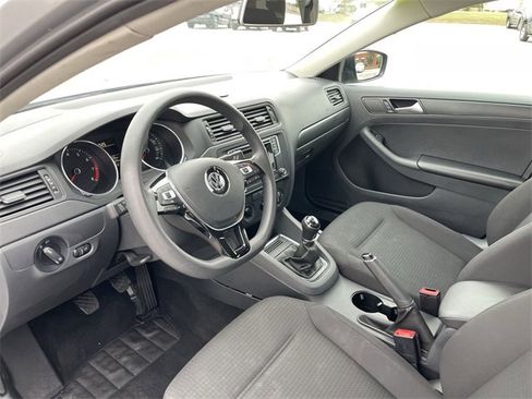 Used 2016 Volkswagen Jetta S image 12