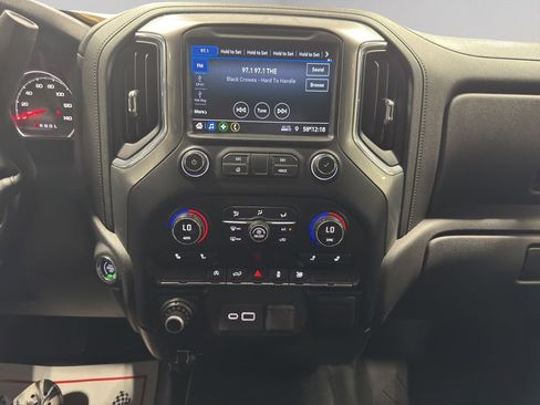 Used 2020 Chevrolet Silverado 1500 LT w/ All-Star Edition image 30