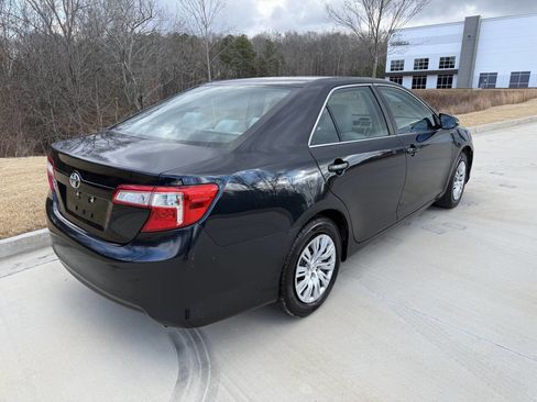Used 2012 Toyota Camry SE image 4