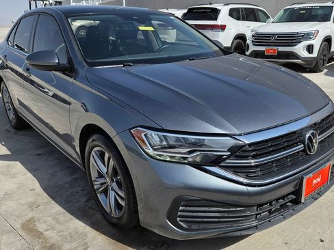 Used 2023 Volkswagen Jetta SE FWD image 2