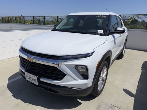 Used 2025 Chevrolet TrailBlazer LS FWD image 2