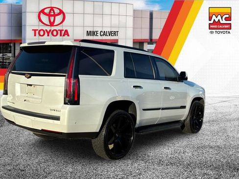Used 2019 Cadillac Escalade Luxury RWD image 5