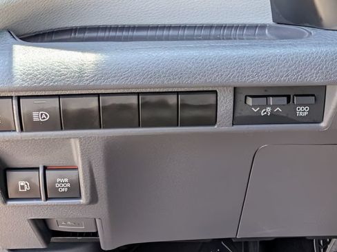 Used 2023 Toyota Sienna LE FWD image 22