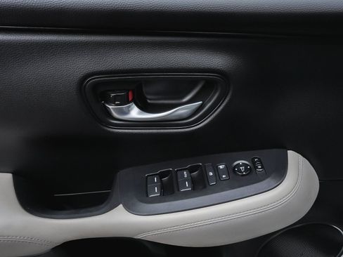 Used 2023 Honda HR-V LX image 9