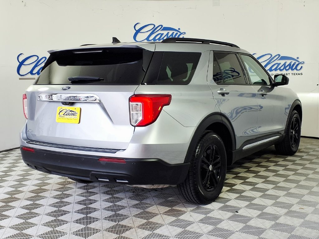 Used 2024 Ford Explorer XLT RWD image 6