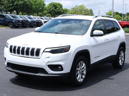 Used 2019 Jeep Cherokee Latitude w/ Cold Weather Group AWD/4WD image 24