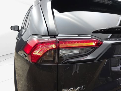 Used 2021 Toyota RAV4 XLE w/ Convenience Package FWD image 32