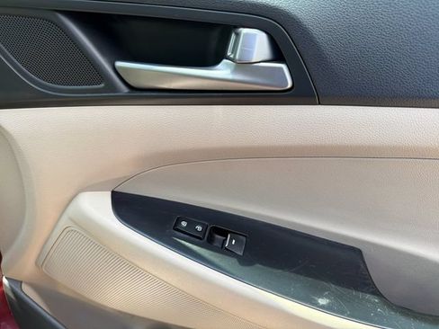 Used 2016 Hyundai Tucson Limited w/ Option Group 03 FWD image 15