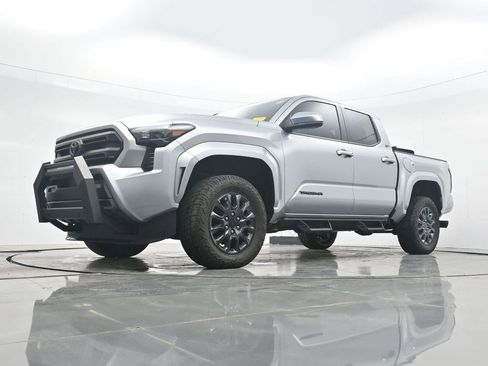 Used 2025 Toyota Tacoma SR5 image 24